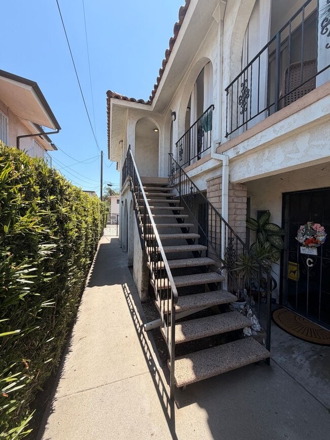 Building Photo - Completely Remodeled, Spacious 2 Bedroom Apartment For Rent w/ Parking!