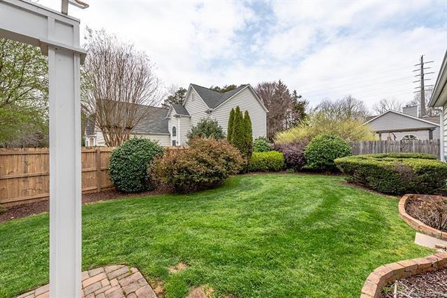 Building Photo - 6924 Lenhart Dr