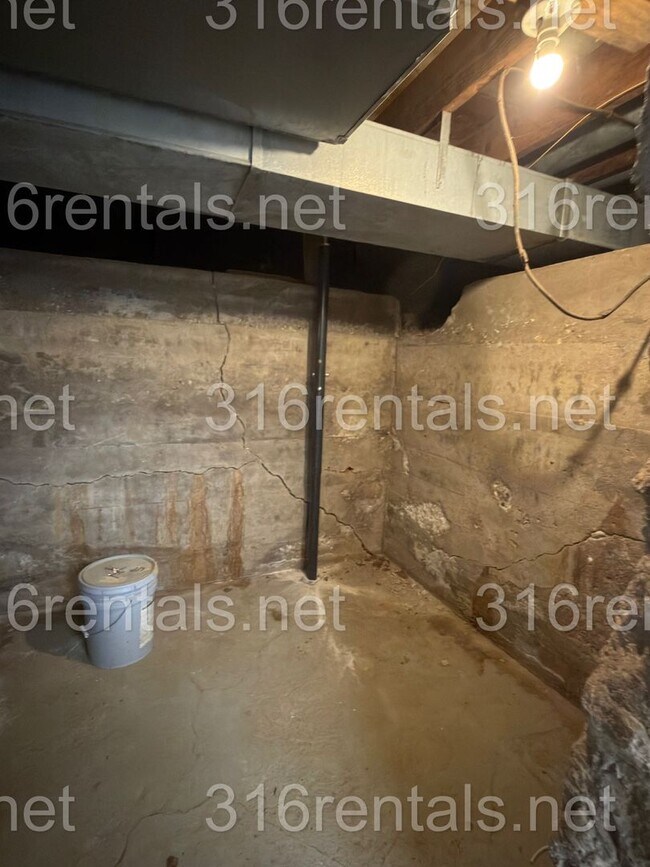 Building Photo - Two bed one bath available NOW!