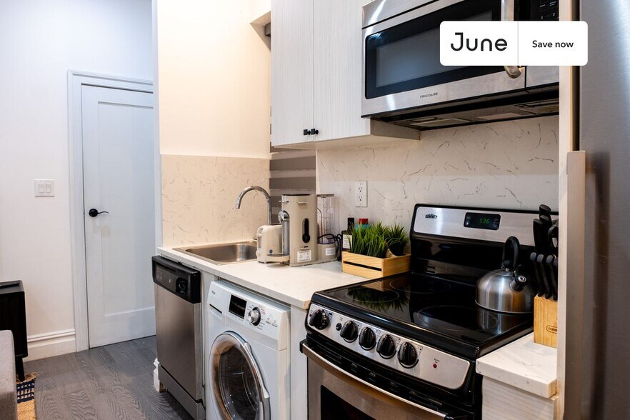 Building Photo - 826 9th Ave