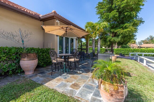Building Photo - 14943 Paddock Dr