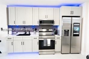 Building Photo - 903 N Miami Beach Blvd