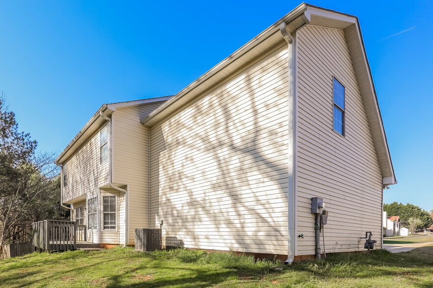 Building Photo - 370 Summer Hill Cir