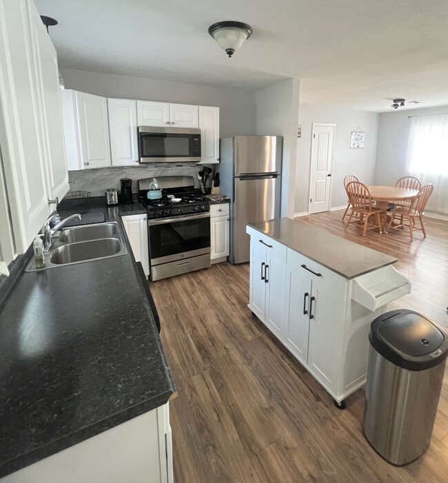 Building Photo - 4813 Bermuda Cir