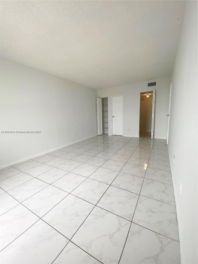 Building Photo - 13499 Biscayne Blvd