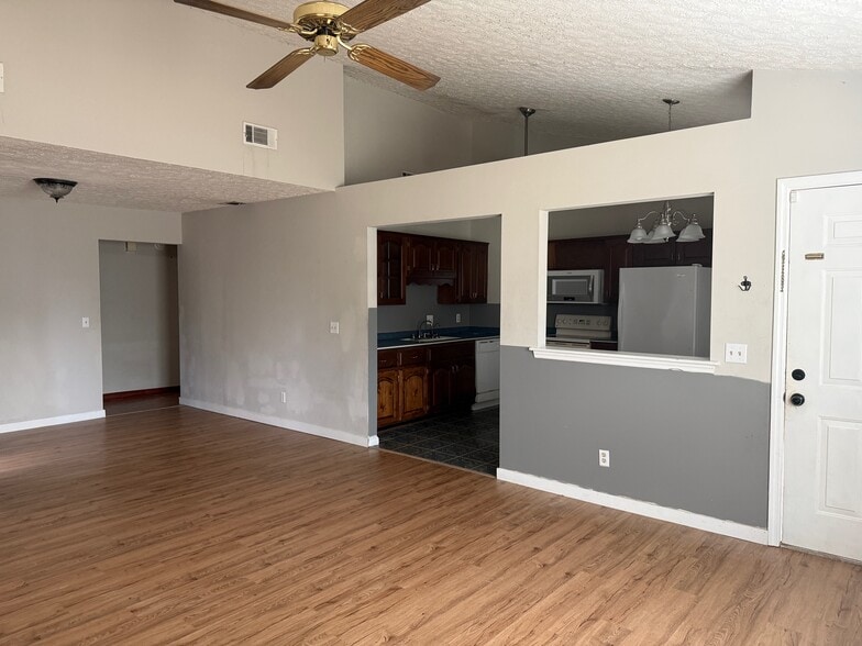 kitchen - 255 Falcon Dr