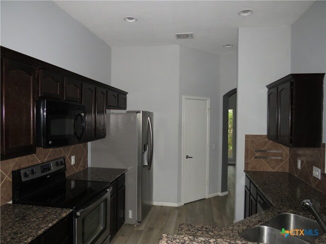 Building Photo - 18913 Leigh Ln