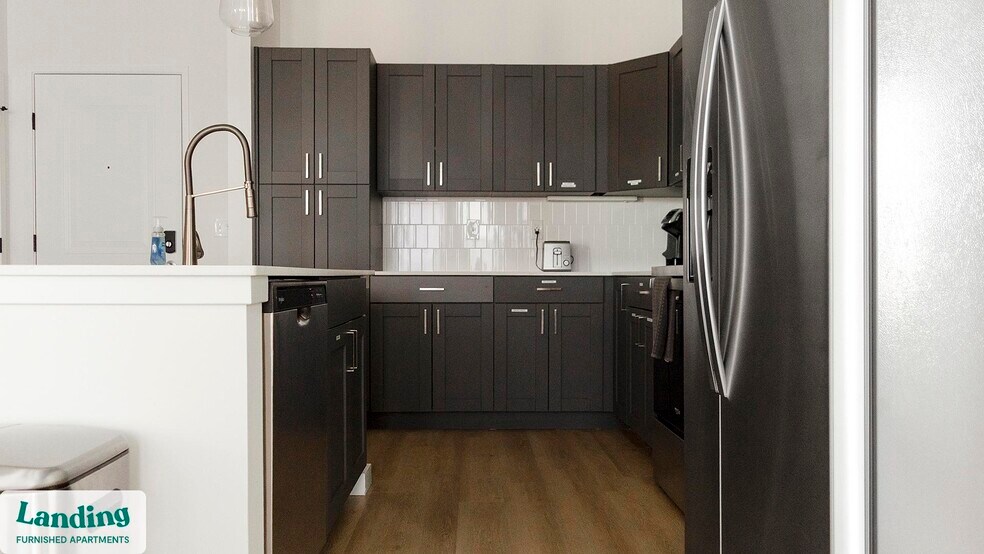 Building Photo - 650 N Main St