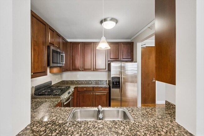 Building Photo - 420 E Waterside Dr