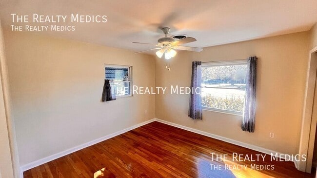 Building Photo - 2271 Northland Rd