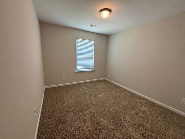 Building Photo - 377 Baymont Dr