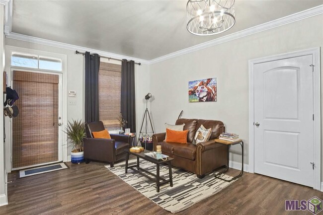 Building Photo - 888 S Kenilworth Pkwy