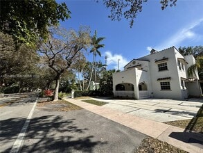 Building Photo - 502 Madeira Ave