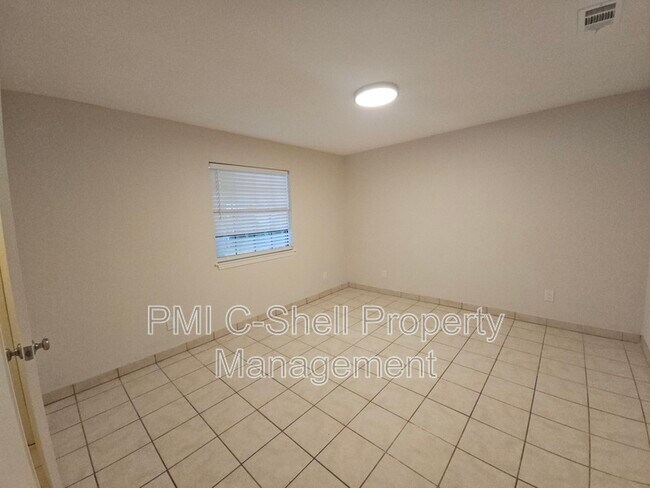 Building Photo - 3409 Green Briar Cir