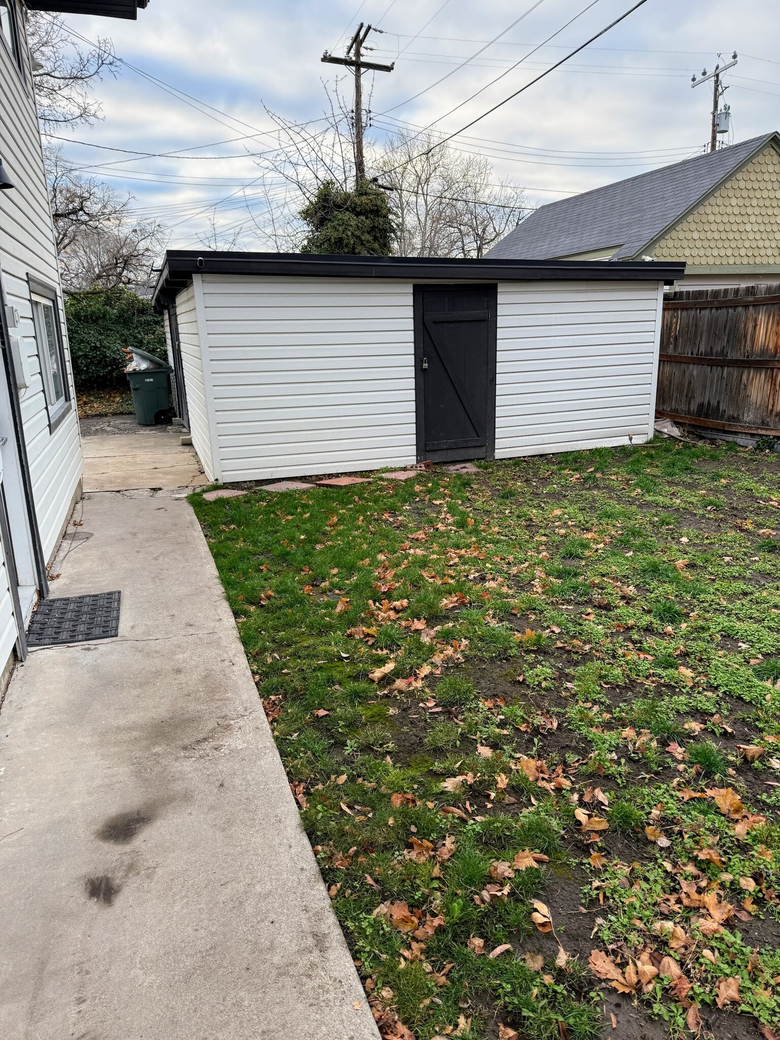 Building Photo - 1027 E Emerson Ave