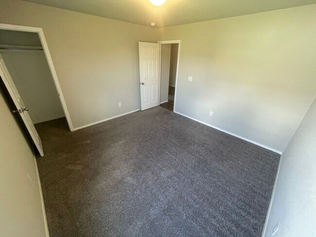 Building Photo - 3 bedroom 2 bath home for rent in Elkins