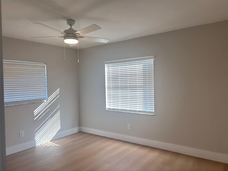 Building Photo - 10935 Gable St