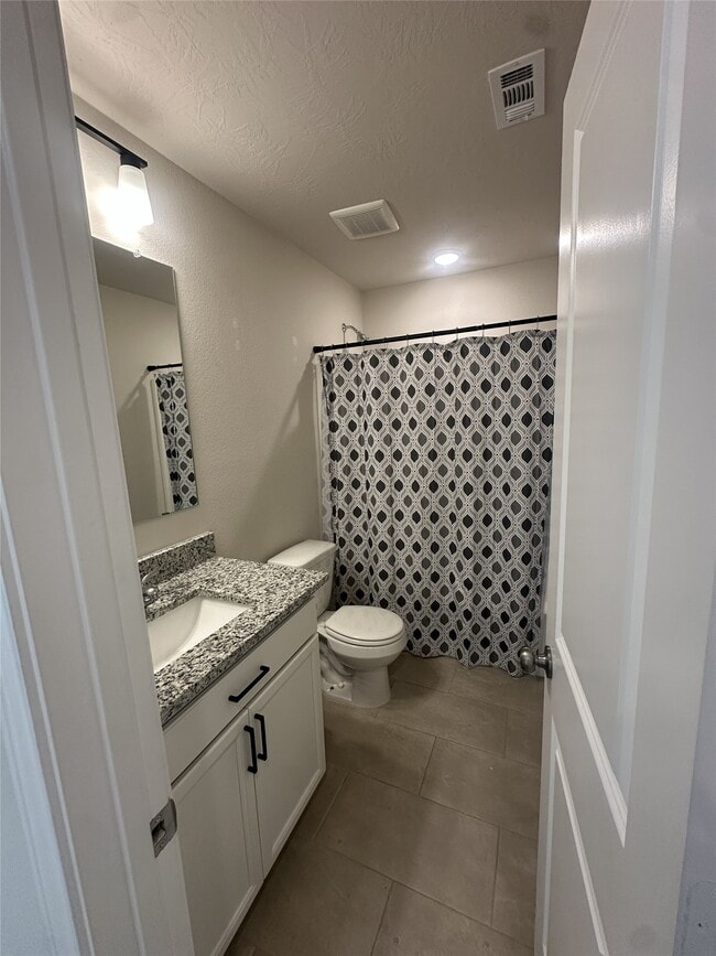 Building Photo - 112 Laurel Oak Dr