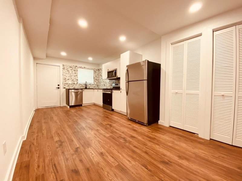 Building Photo - 2727 Huntingdon Ave