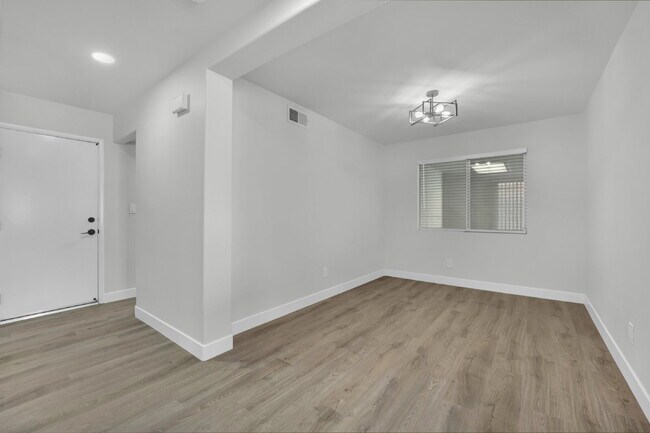 Building Photo - Step into this charming 3-bedroom, 3-bathroom home that has so much to offer!