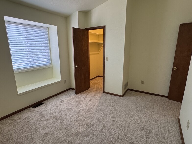 Guest Bedroom - 6734 Yarrow St