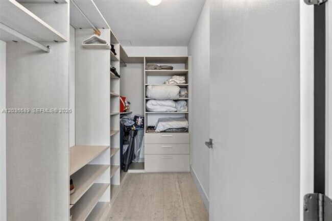 Building Photo - 5500 Island Estates Dr