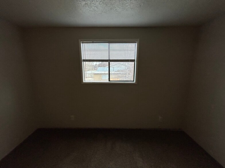 Building Photo - 184 Crestview Dr
