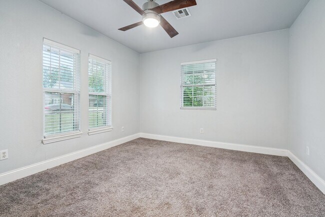 Building Photo - For Rent: Spacious 3-Bedroom, 2-Bath Home