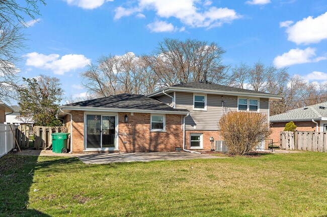 Building Photo - 9313 W 147th St