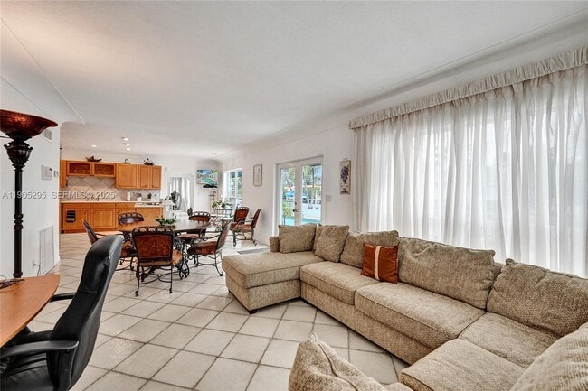 Building Photo - 2889 NE 35th St