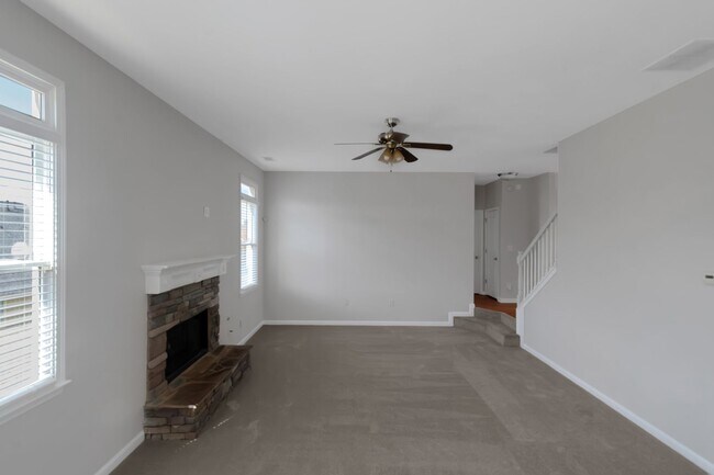 Building Photo - Beautiful large 4-bedroom home