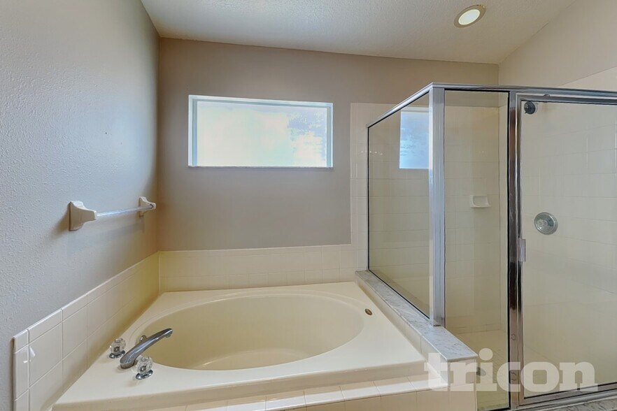 Building Photo - 6816 Monarch Park Dr