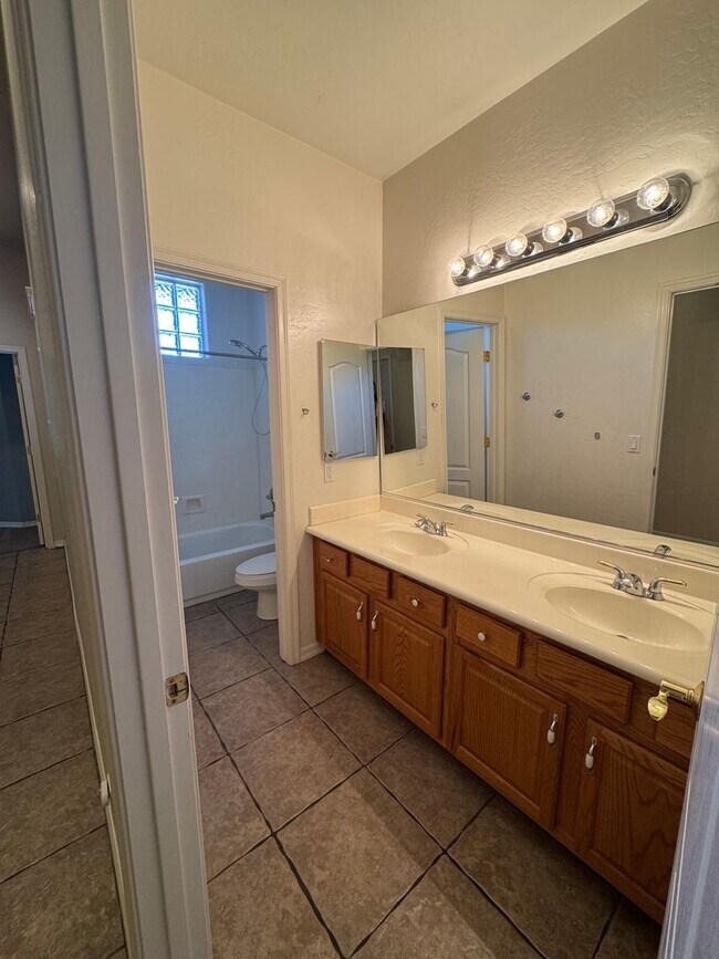 Building Photo - 4BD / 3BA Chandler Home for Rent!
