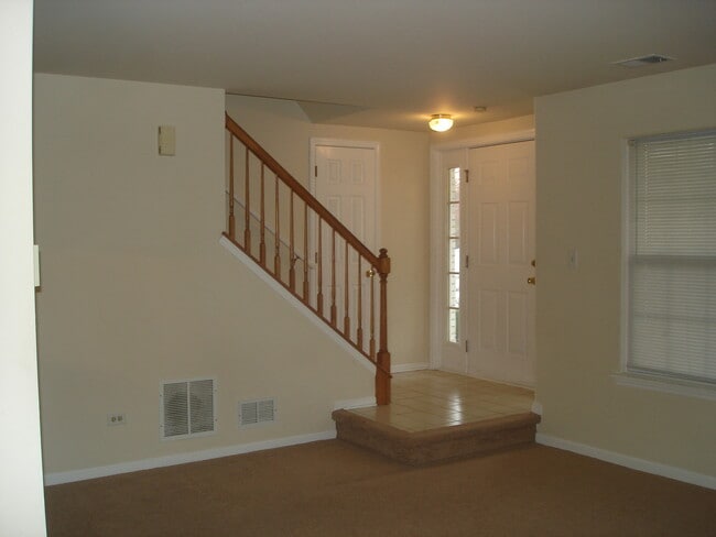Building Photo - 727 Beaver Dr