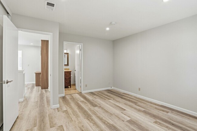 Building Photo - Renovated Los Gatos Townhome