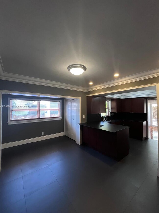 Building Photo - 7510 SW 58th Ave