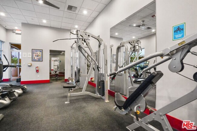 Building Photo - 645 W 9th St