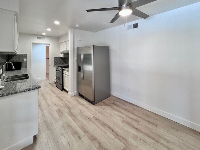Building Photo - $2,295 Shaw & Van Ness, 3 Bedroom Condo- S...