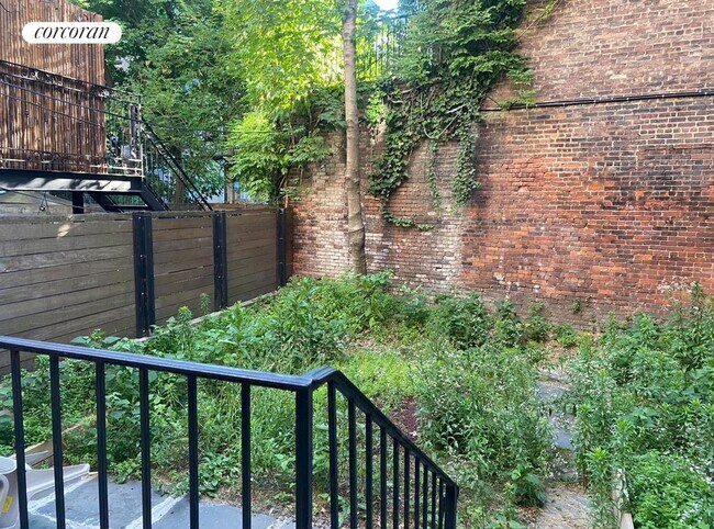 Primary Photo - 10 Fort Greene Pl