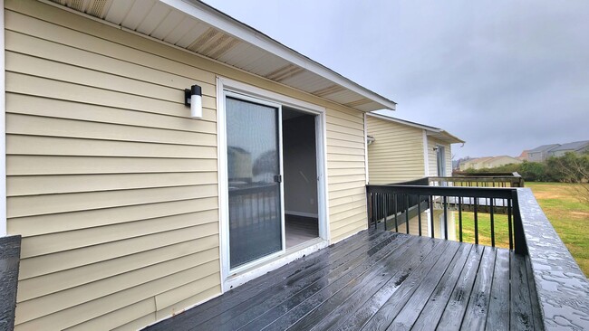 Building Photo - Beautiful, newly renovated 2 bedroom townh...