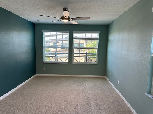 Building Photo - 9119 Carolina Wren Dr