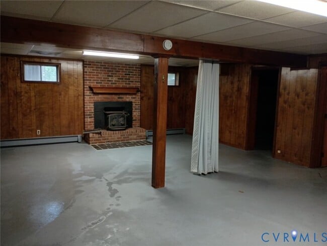 Building Photo - 4749 Richmond Tappahannock Hwy