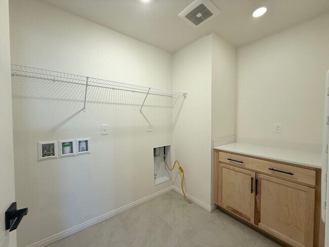 Building Photo - Spacious Southwest Las Vegas Gem | 5 Beds, Loft & 3,000+ Sq Ft Living