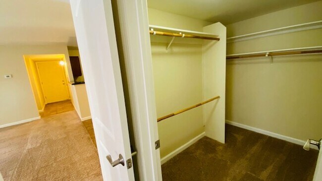 Building Photo - Spacious Lower Level, 2BD/2BA Condo Unit, ...