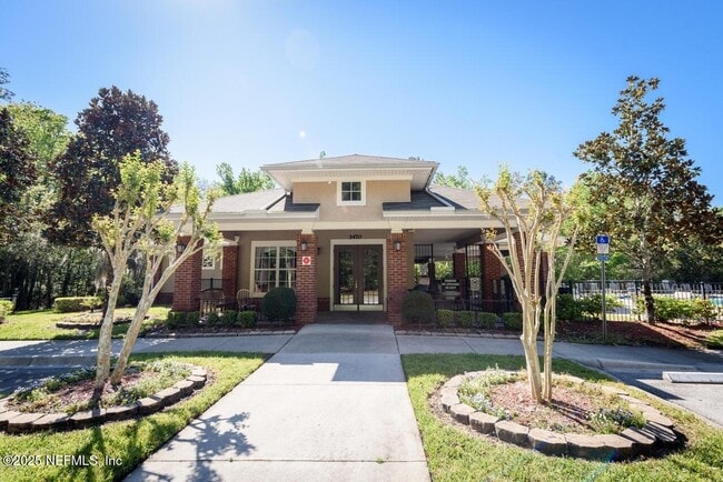 Building Photo - 8432 Thornbush Ct