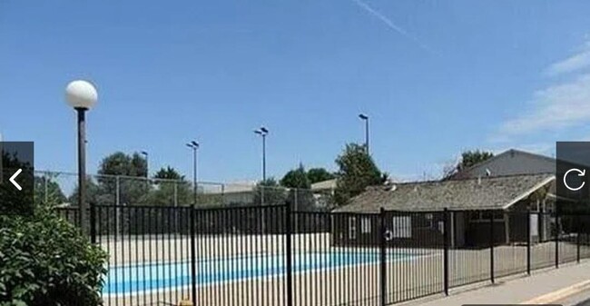 Swimming pool - 6650 E Arizona Ave