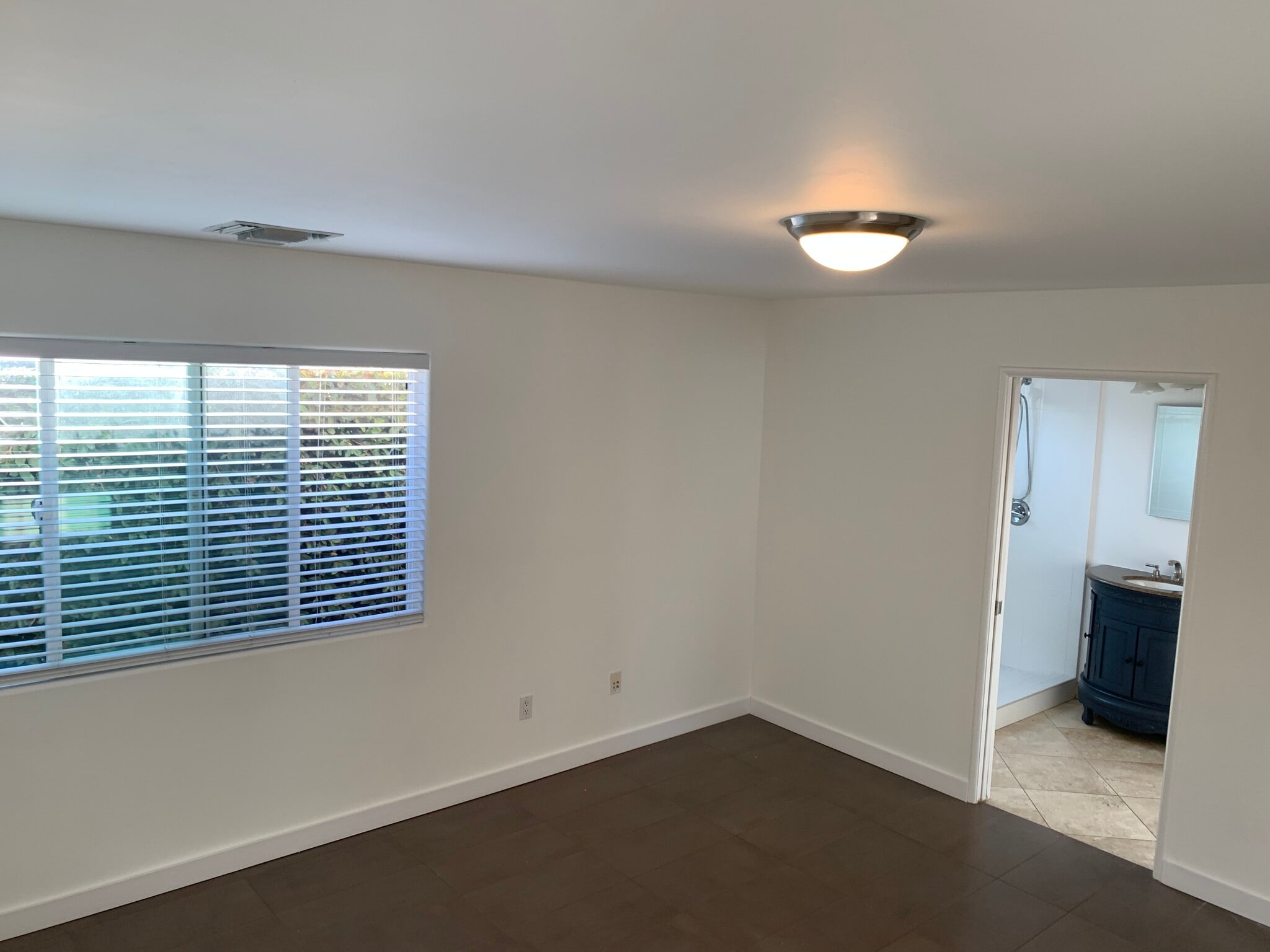 Room 2/Master - 4635 Lindblade Dr