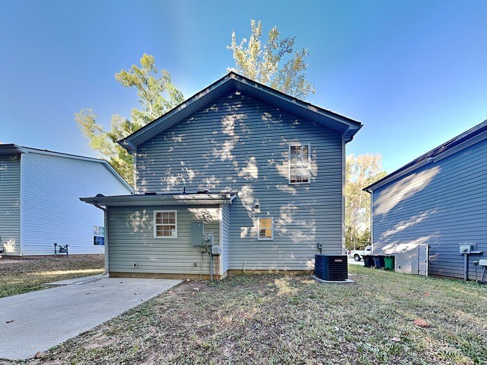 Building Photo - 2312 Juniper Dr