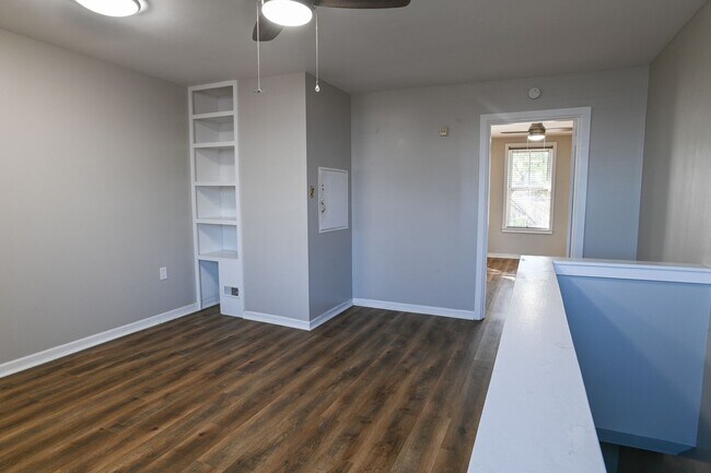 Building Photo - Large 3 Bedroom Single Family Home on Fors...
