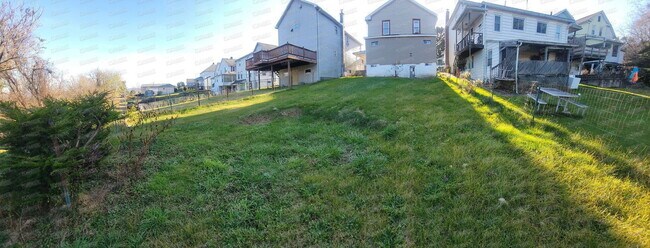 Building Photo - 168 Garfield St